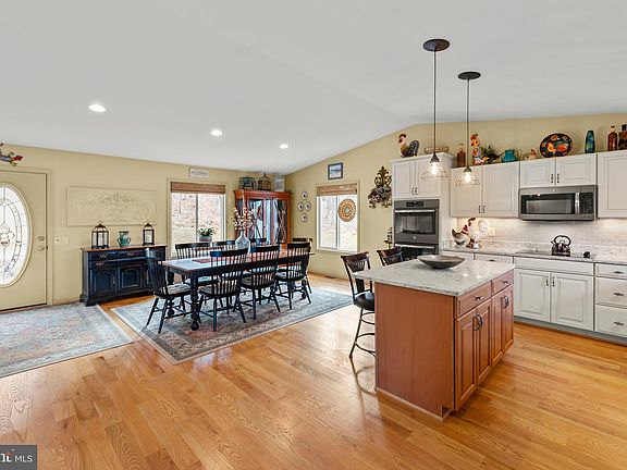 4th image of 142 Anamaria Ln