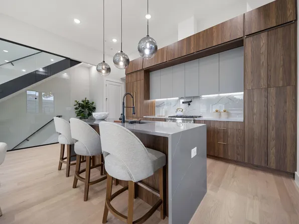 373 New York Avenue image 8 of 28