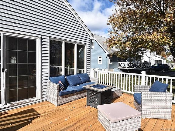 Huge pressure treated deck with gas line to grill and trex rail system for ease of maintenance.