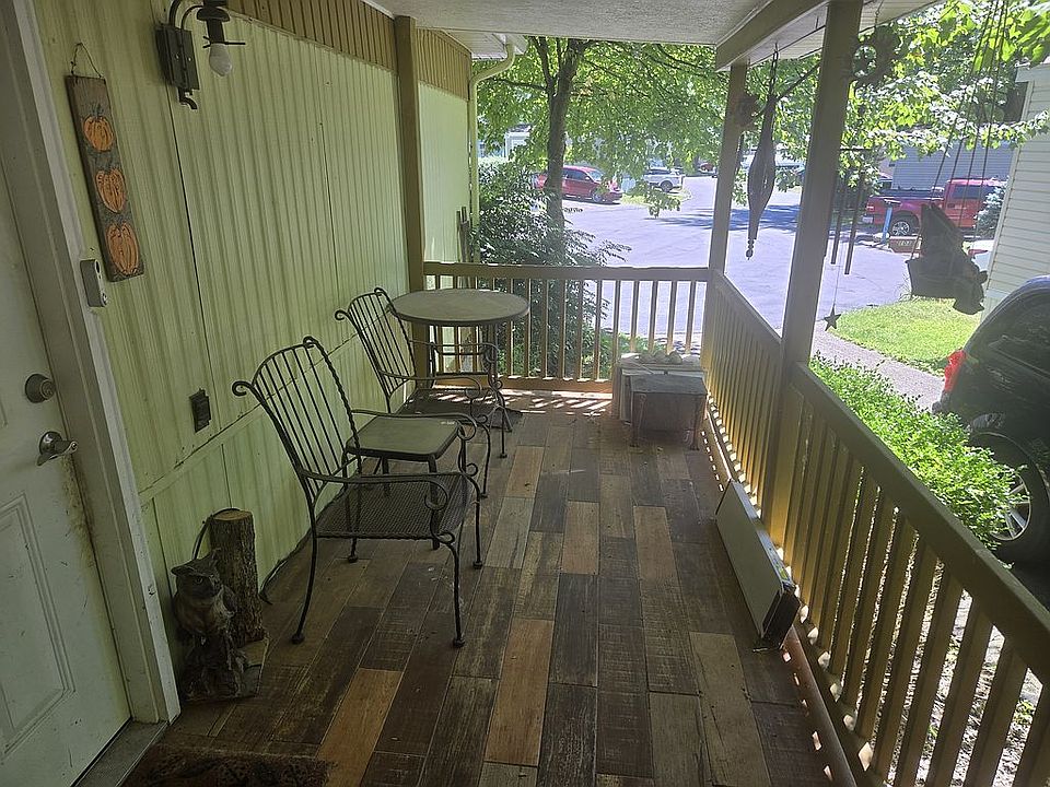 1st image of 102 Hampton Ln