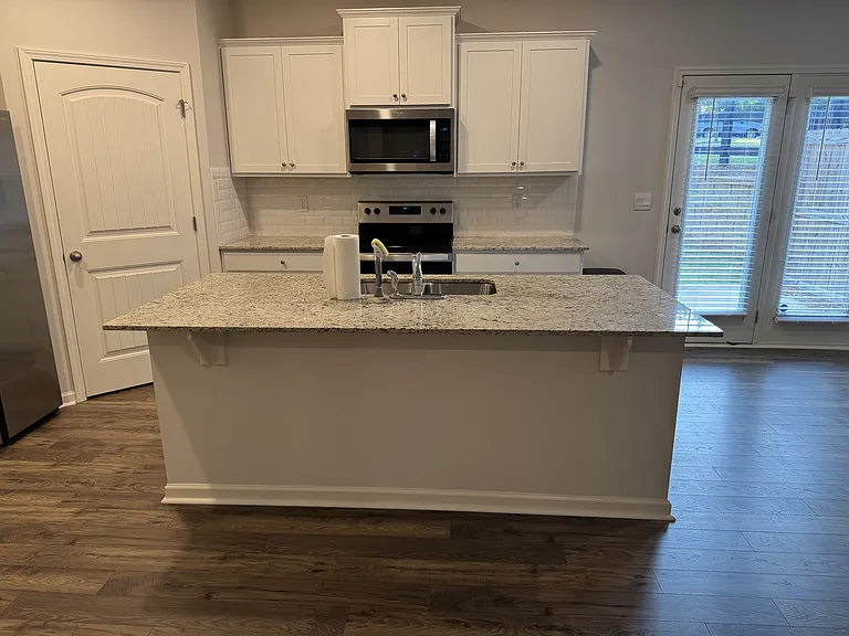 300 Stoneybrook Dr — Photo 8