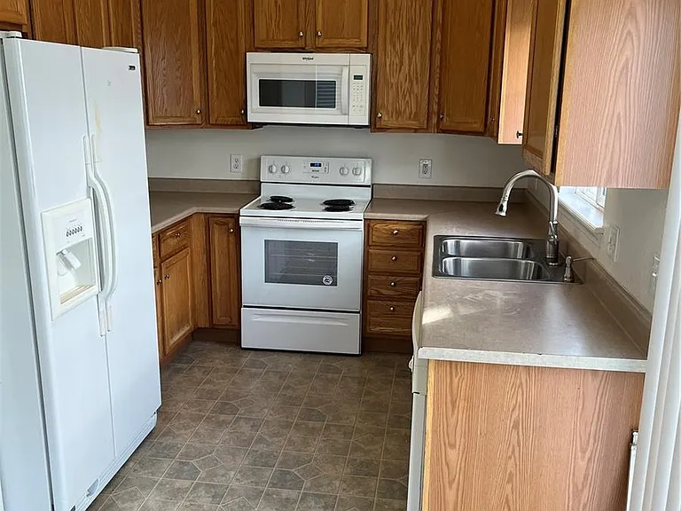 17142 E Louisiana Dr — Photo 2