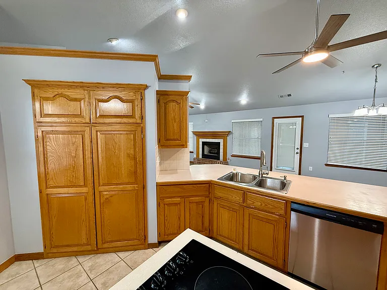 510 College Pl — Photo 13