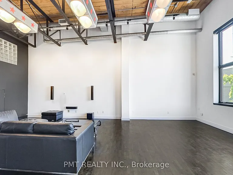 676 Richmond St W #210 — Photo 5