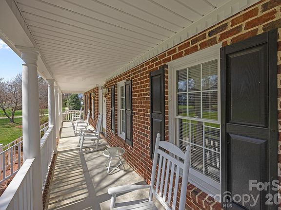 5th image of 220 Saint Johns Dr