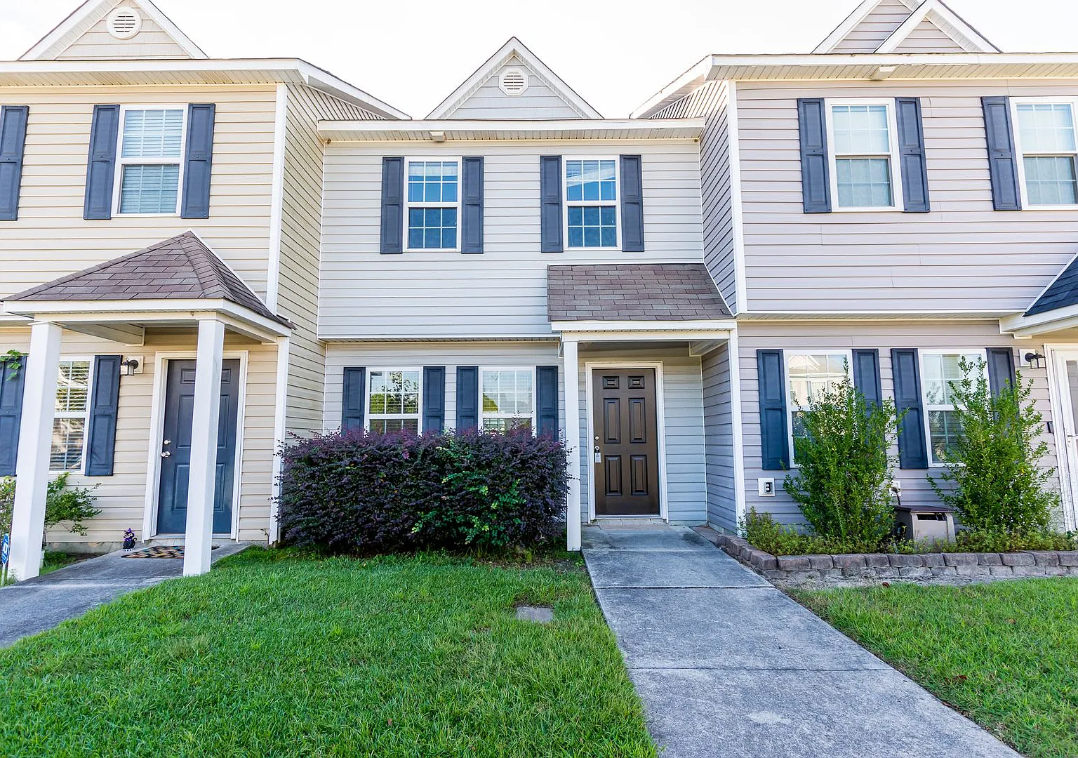 Looking for a townhome in Hubert? — Photo 1