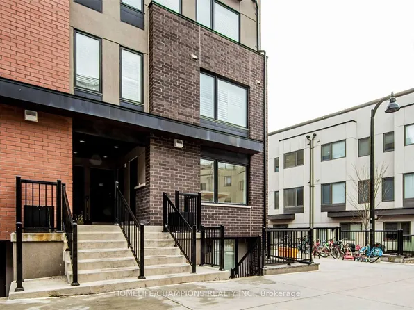 142 William Duncan Rd #18, Toronto, ON M3K 0C1