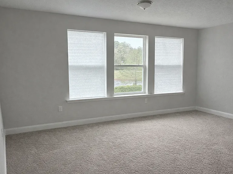 135 Fresnel Ln — Photo 3
