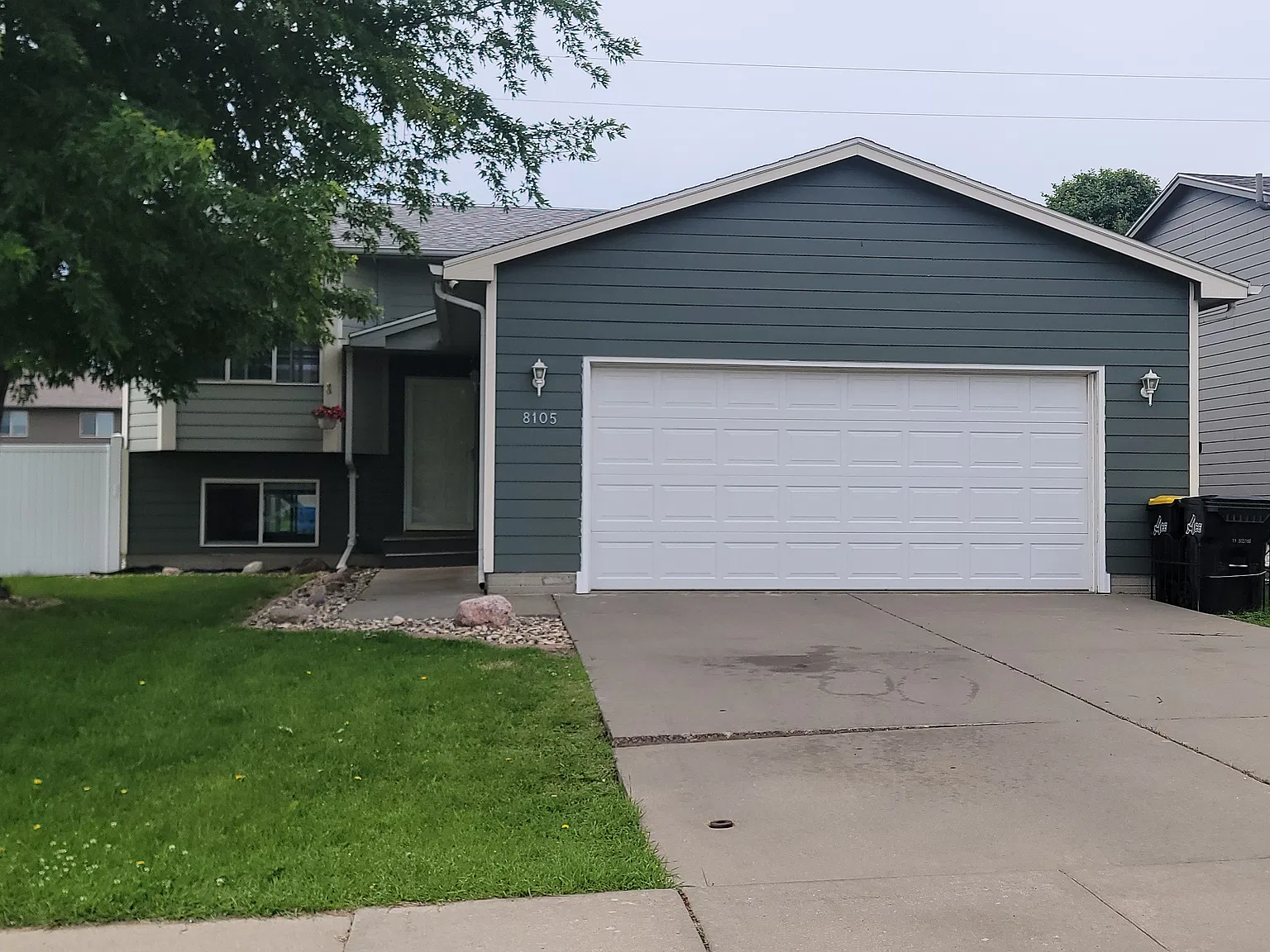 3 bed, 1448 sqft, $2,095 — Photo 1