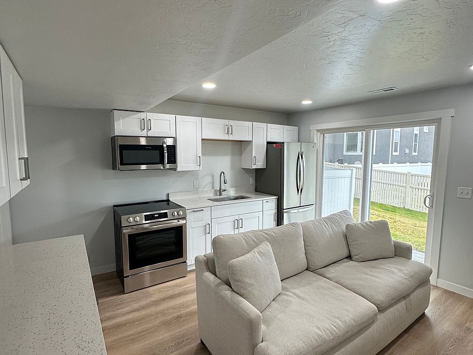 1st image of 1002 N Freeman Dr #B