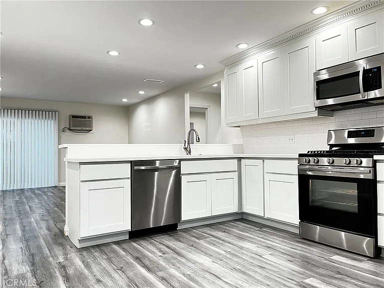 7631 Amazon Dr — Photo 1