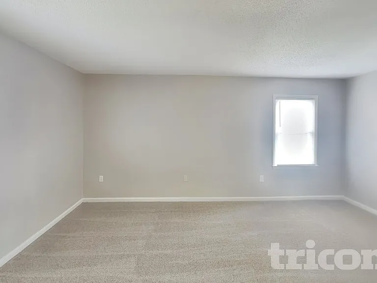 7400 Palmetto Ct — Photo 5