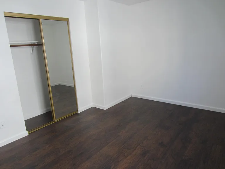 1223 E 15th St #1223 — Photo 12