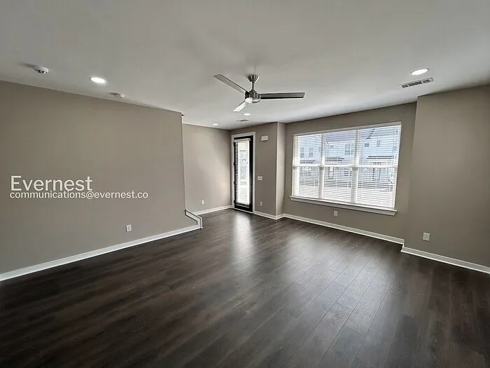 305 Jeffries Way — Photo 7