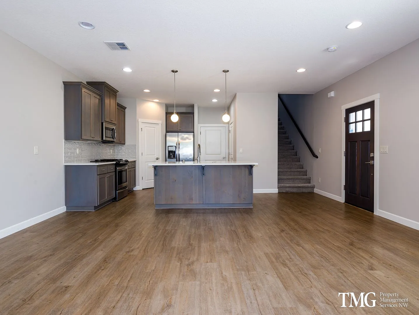Pre-Leasing 3 Bedroom Townhome W/Garage — Photo 2
