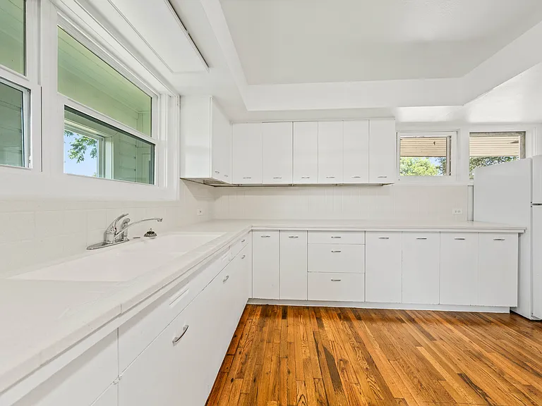 32300 Proctor Ave — Photo 27