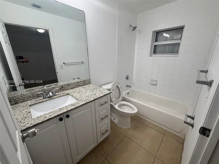 1565 NW 47th St #1 — Photo 9