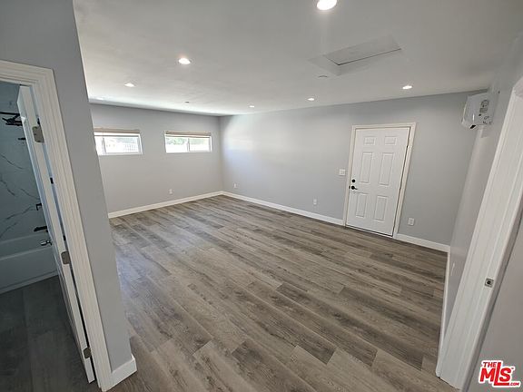 3rd image of 8617 Hatillo Ave