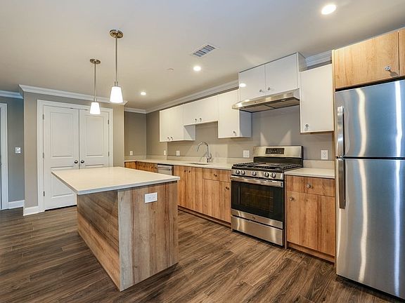 4th image of 978 Providence Hwy #405