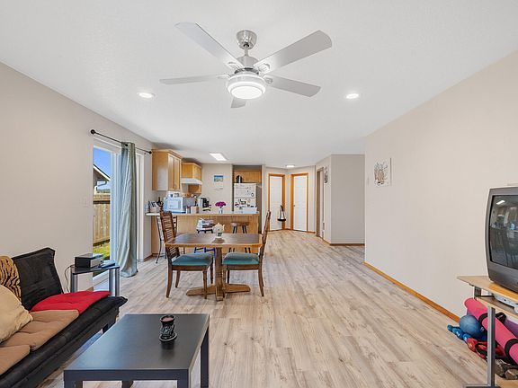 4th image of 4404 Faircrest Dr