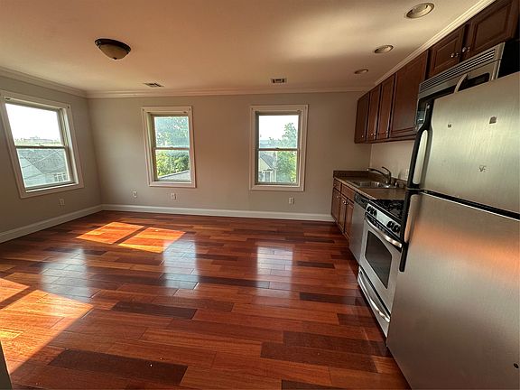 5th image of 35 Mary St #2