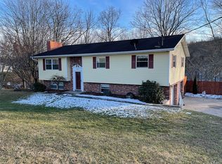 1215 Federal Rd, Little Hocking, OH 45742