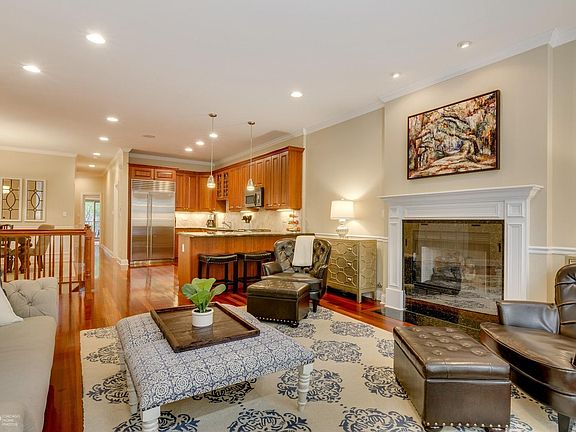3rd image of 2637 N Southport Ave #1