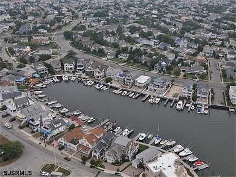 3rd image of 208 W Atlantic Blvd