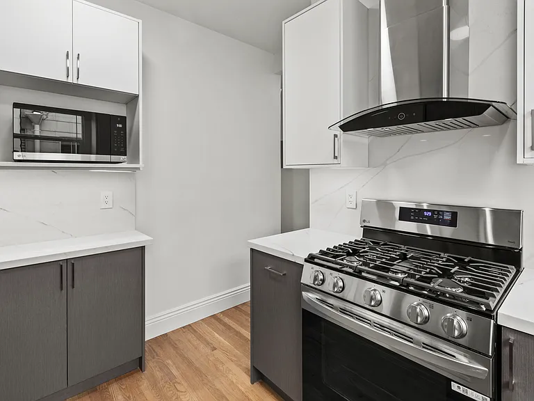 3300 Laguna St #5 — Photo 2