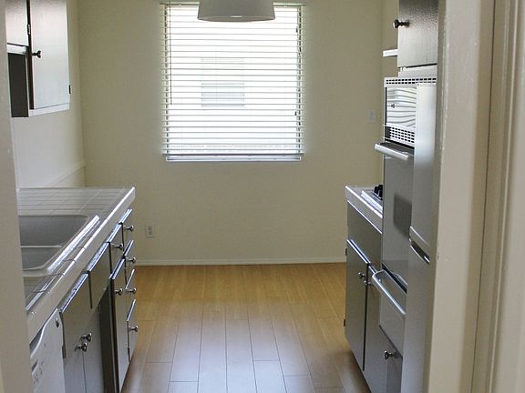 5th image of 1439 S Saltair Ave APT 10
