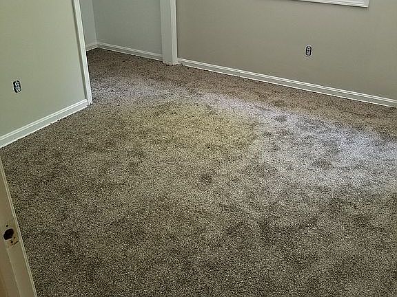 4th image of 7691 Oak Hill Dr