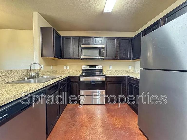 1528 Chance Ct — Photo 3