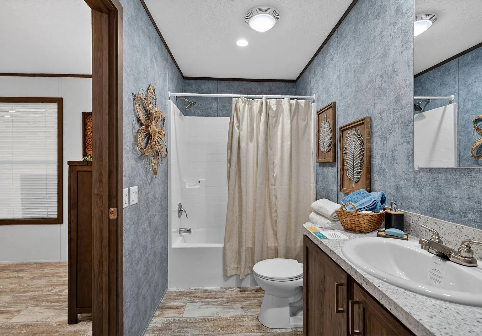 3 bed, 2.0 bath, 1056 sqft, $1,225 — Photo 3