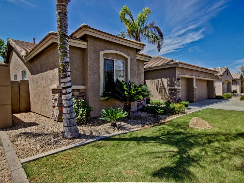 1st image of 635 W Goldfinch Way