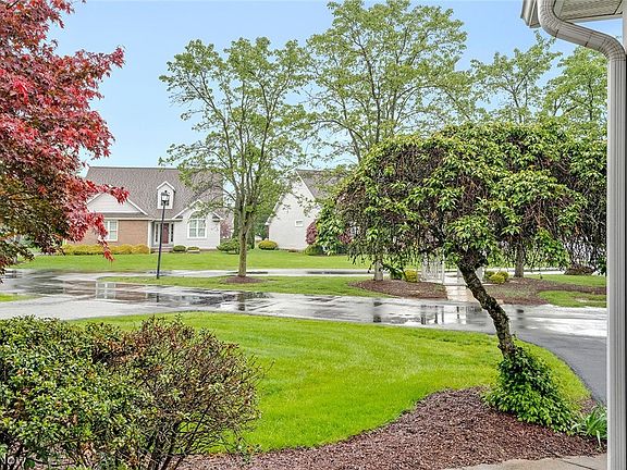 5th image of 90 Lake Pointe Cir