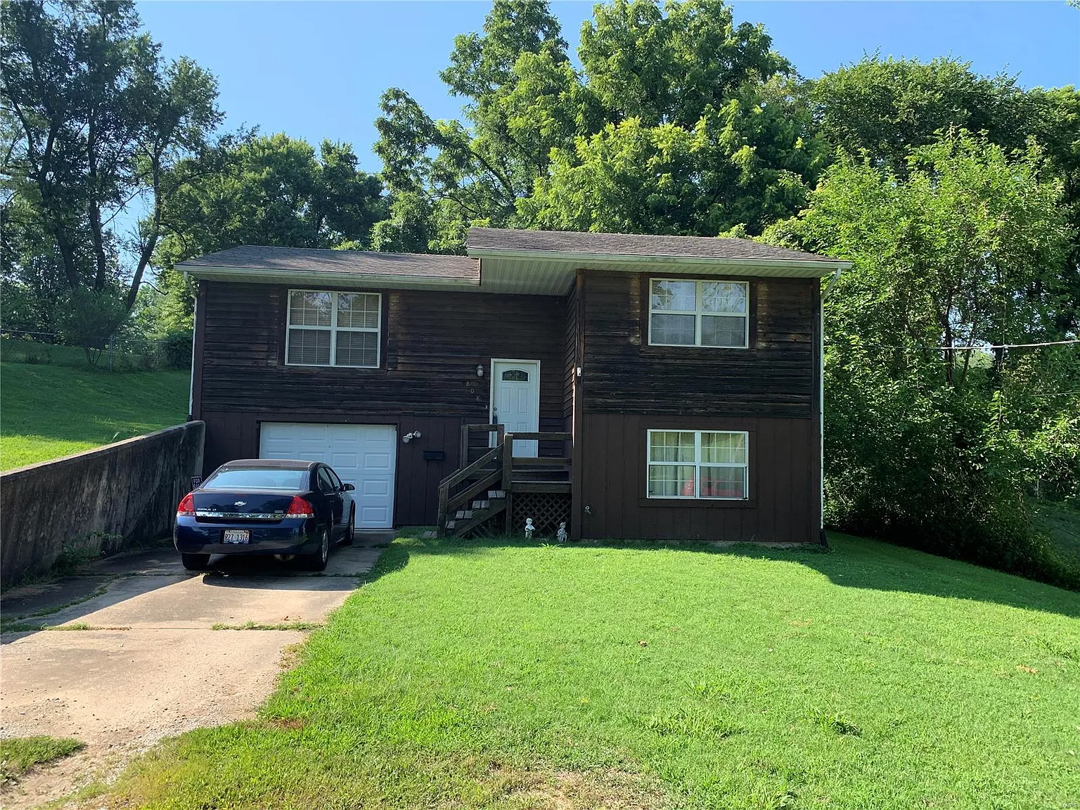 808 Dooner Dr photo 1