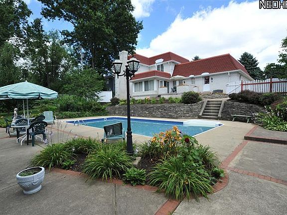 2nd image of 1731 Glenmont Dr NW