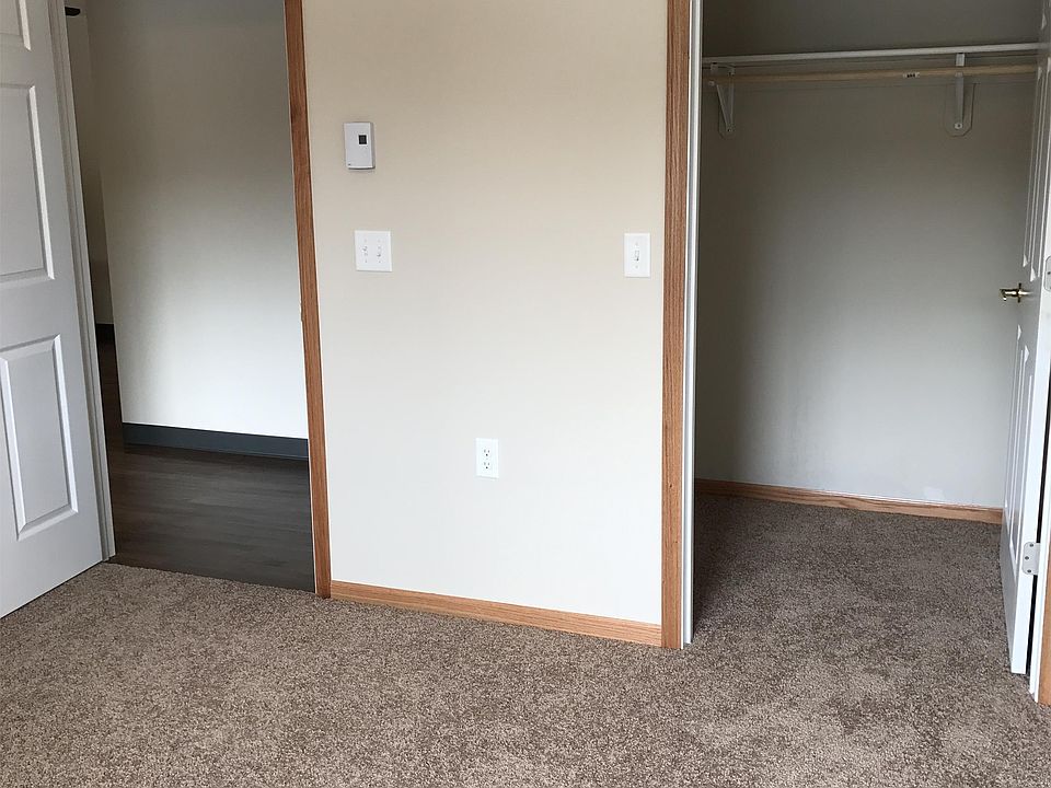 2nd Bedroom with Walk-In Closet