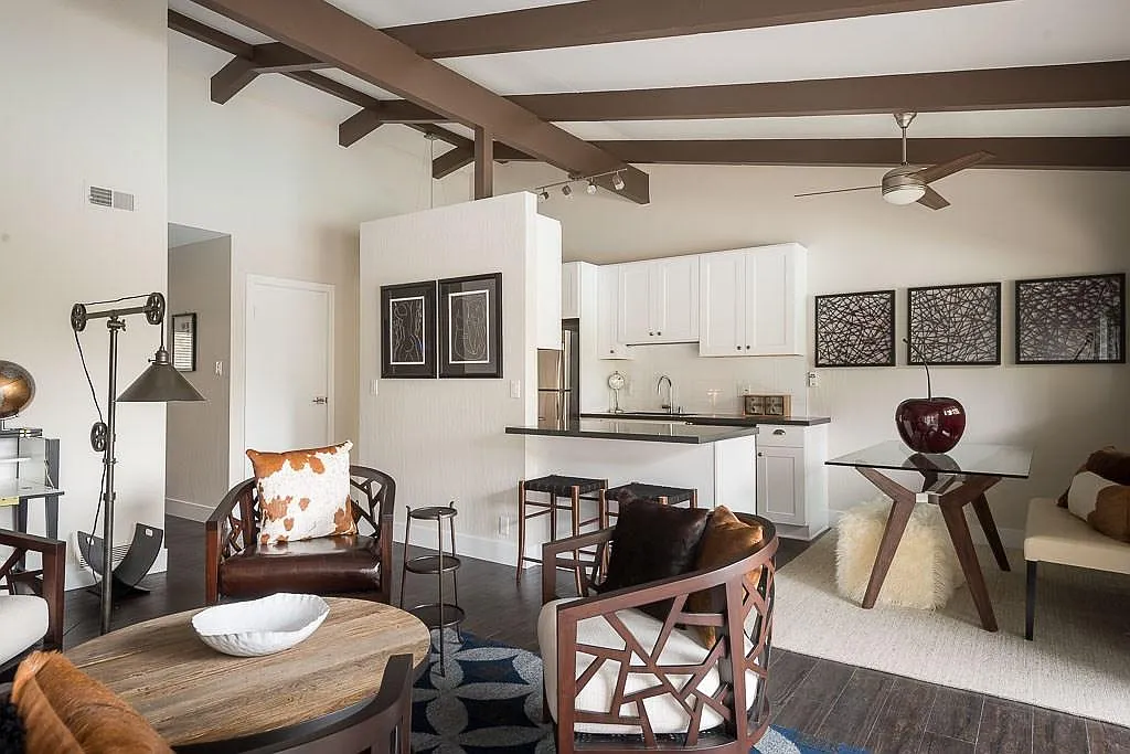 Woodlark Residences — Photo 2