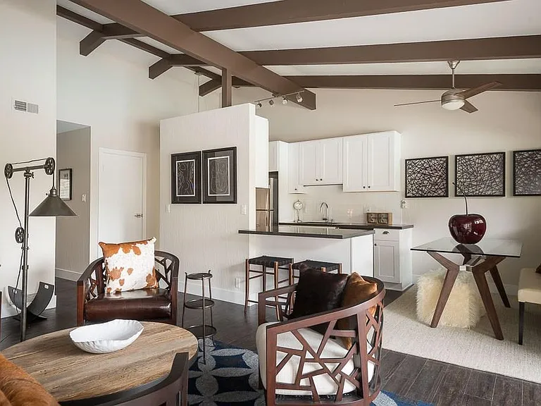 Woodlark Residences — Photo 2