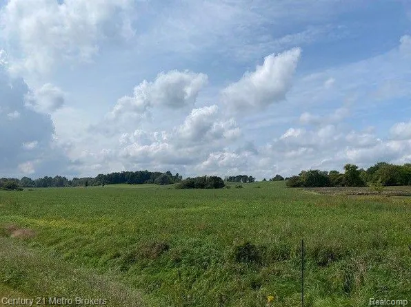 4320 N Lake Rd, Columbiaville, MI 48421