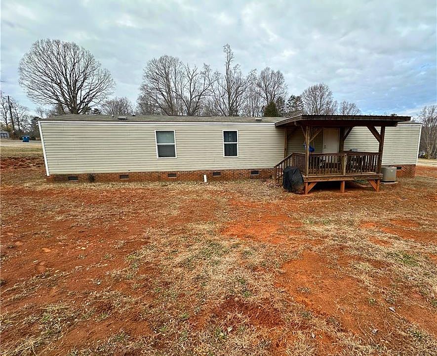 2nd image of 198 James Rd