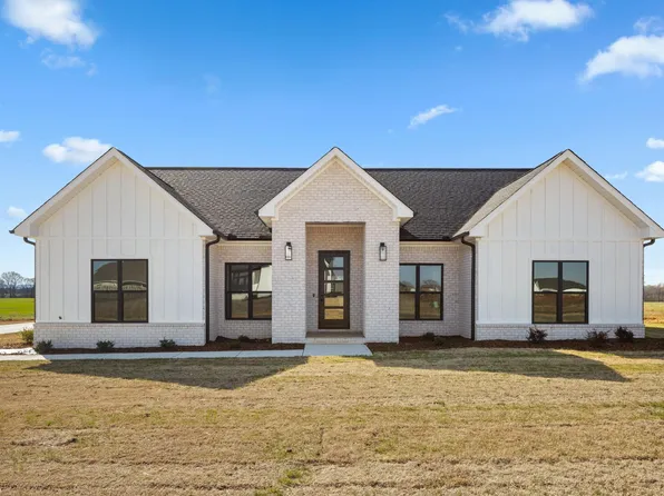 55 Todd Dr, Muscle Shoals, AL 35661