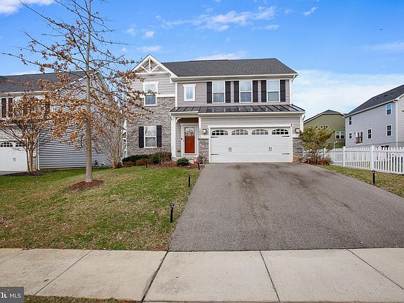 2nd image of 1221 Long Farm Ln