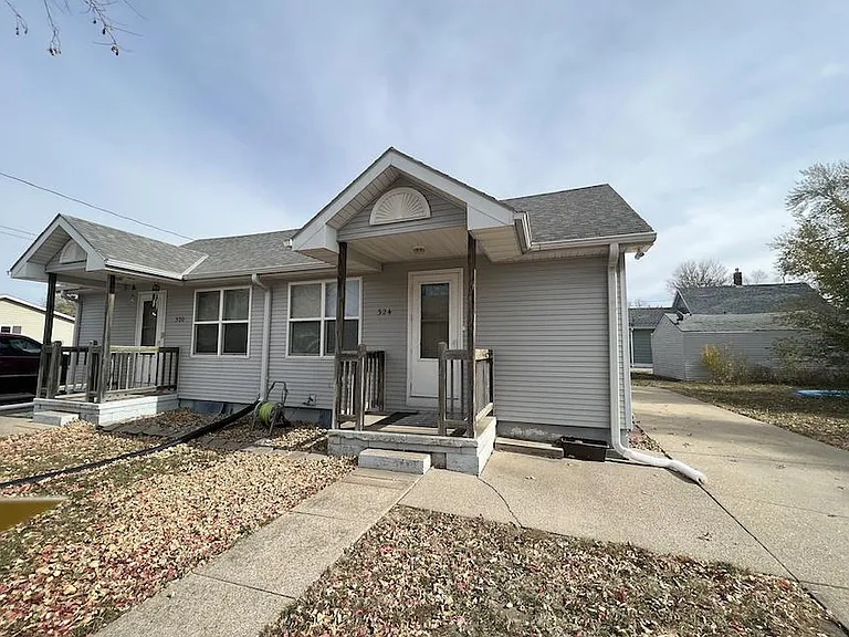 324 S Nye Ave — Photo 1