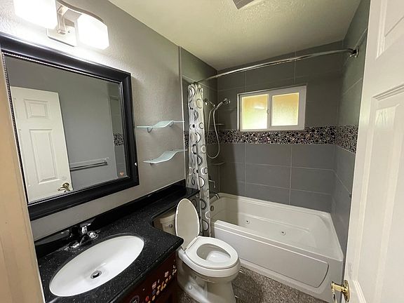 5th image of 966 Candlewood Dr