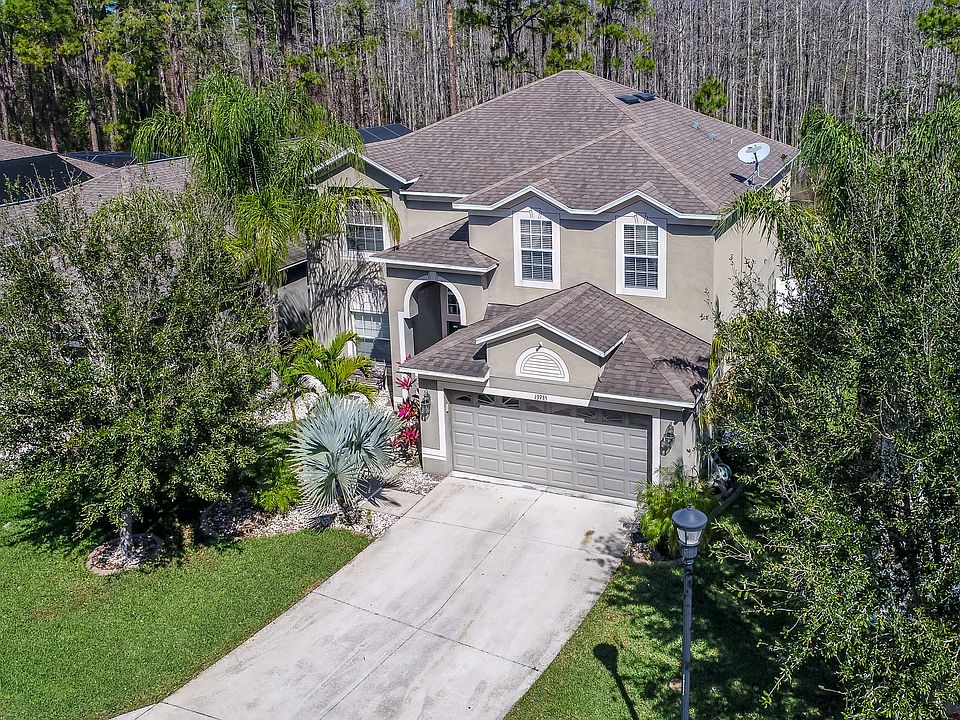 Beautiful 2-story home!