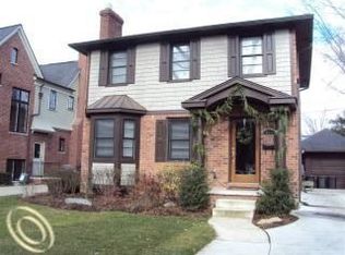 10514 Kingston Ave, Huntington Woods, MI 48070