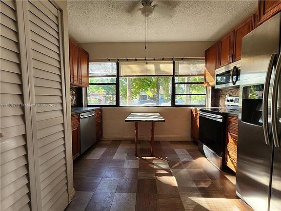 4th image of 8295 NE 3rd Ave #1