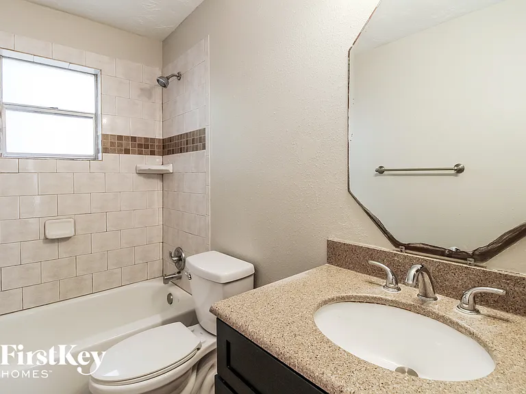 1023 Huntington Dr — Photo 12